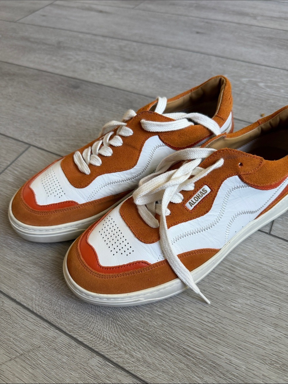 ALOHAS White and Orange Suede-Trim Low-Top Sneaker size 10 - Picture 5 of 10